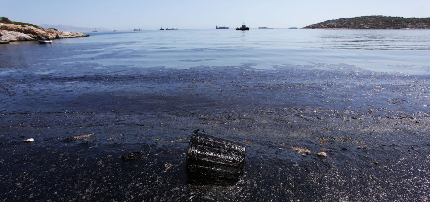Το χρονικό της οικολογικής καταστροφής στον Σαρωνικό